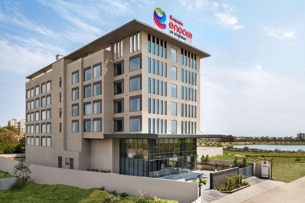 Ramada Encore By Wyndham Indore Nipania Dış mekan fotoğraf