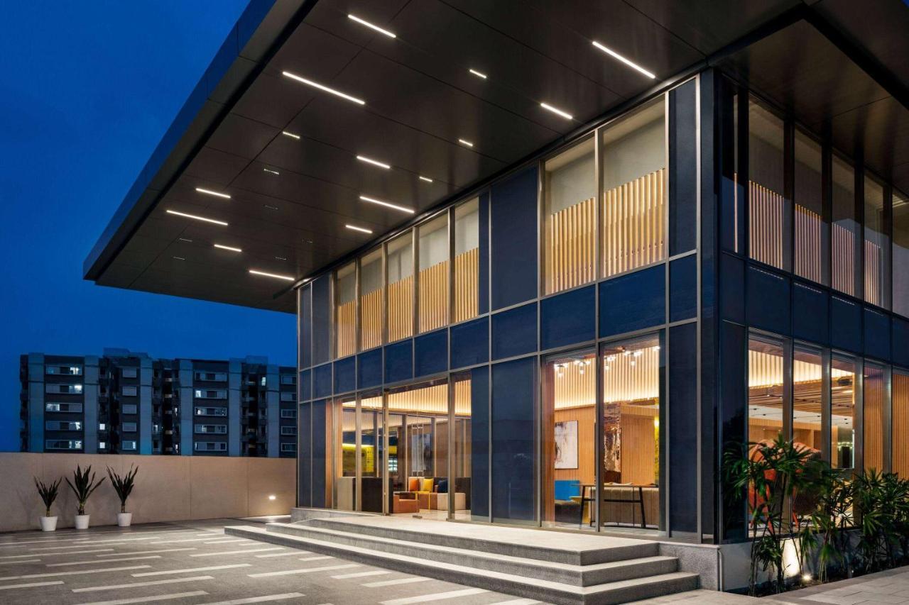 Ramada Encore By Wyndham Indore Nipania Dış mekan fotoğraf