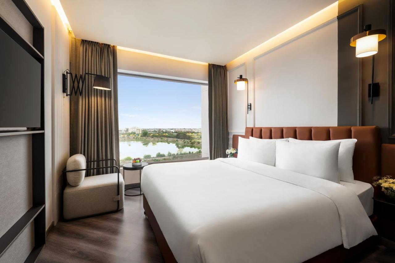 Ramada Encore By Wyndham Indore Nipania Dış mekan fotoğraf
