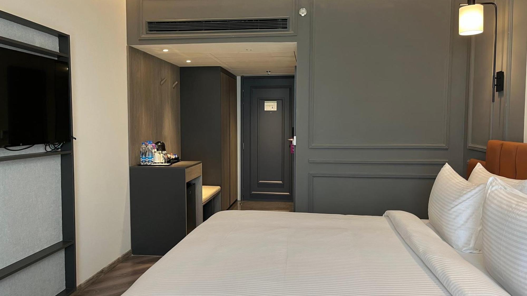 Ramada Encore By Wyndham Indore Nipania Dış mekan fotoğraf